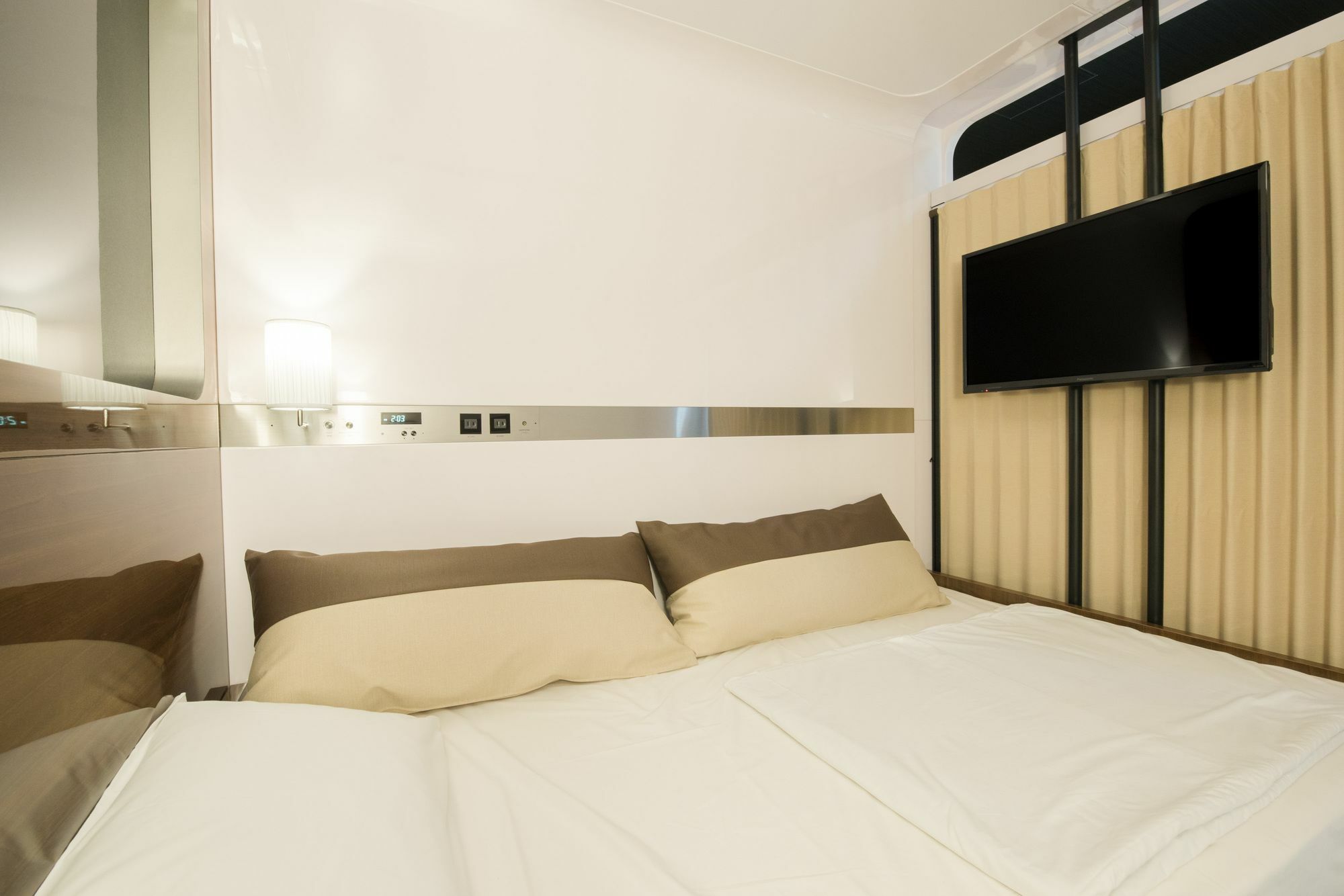 First Cabin Station Abenoso Hotell Osaka Exteriör bild